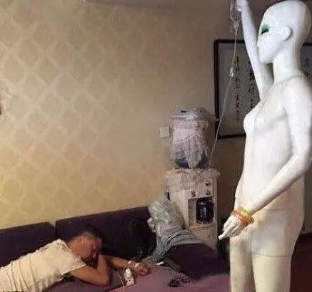 生病了，女票就这么安静地陪着我综合gif搞笑图片