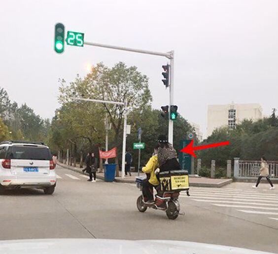 从哪家店点的妹子？跪求地址！综合gif搞笑图片