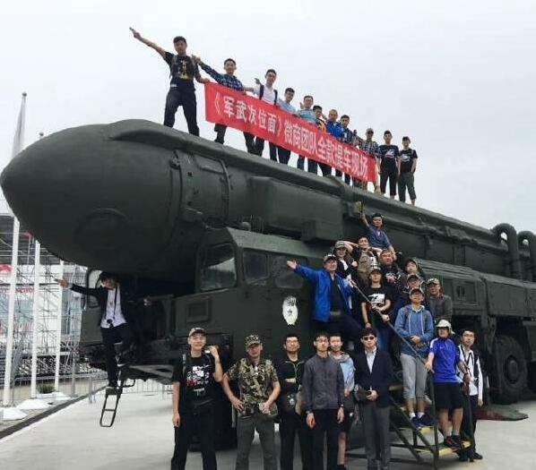 拉横幅才是专业微商团队综合gif搞笑图片