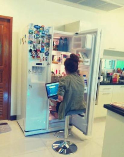 这电脑桌凉快吗综合gif搞笑图片