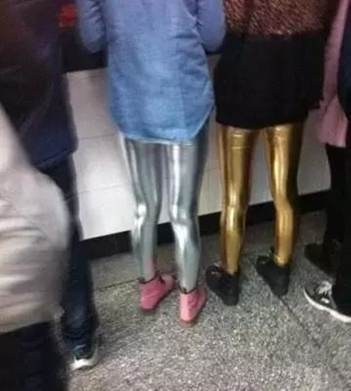 这俩妹子回头率肯定高综合gif搞笑图片