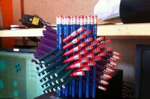 技术宅这样玩铅笔，一般人玩不了。。。综合gif搞笑图片