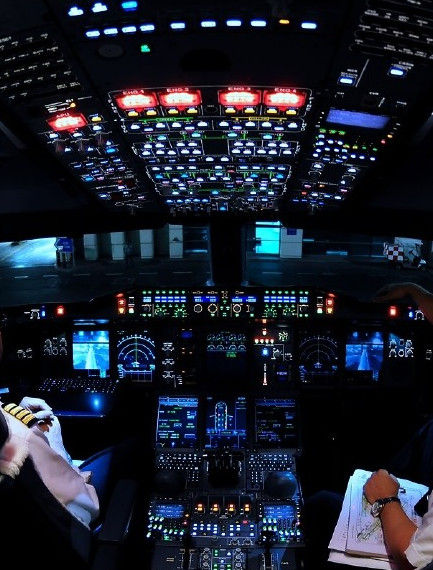 只有飞行员才懂得夜的美 如此场景太酷炫了！综合gif搞笑图片