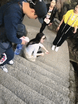 为了锻炼女朋友也是拼了综合gif搞笑图片