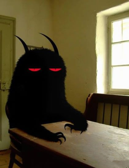 晚回家一会儿，老婆就是这样在家等我的。。。综合gif搞笑图片