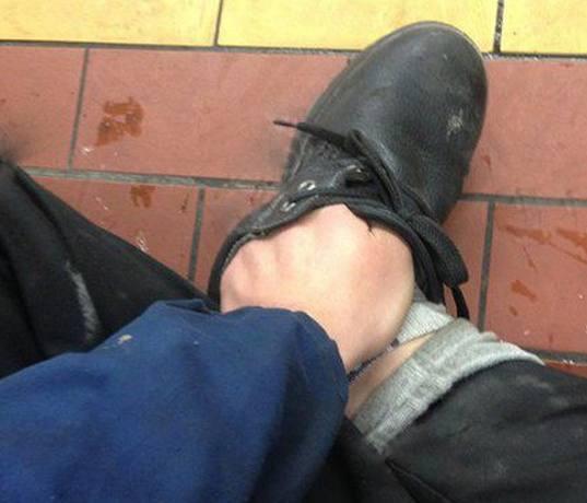 天冷了，没钱买手套只能这样取暖了综合gif搞笑图片