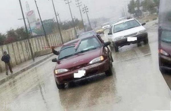 这人工雨刷既省电又环保综合gif搞笑图片