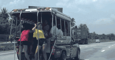 前面车上的小姐姐综合gif搞笑图片