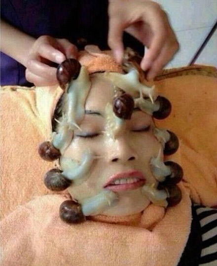 据说这叫蜗牛爬，可以美颜祛斑综合gif搞笑图片