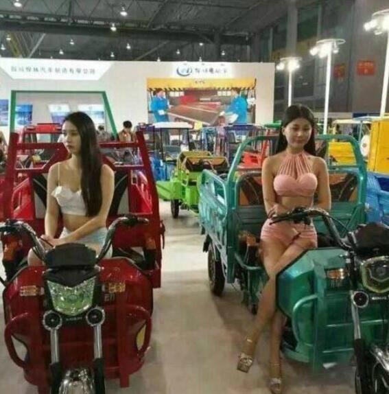 有车模的三轮车骑起来更快哦综合gif搞笑图片