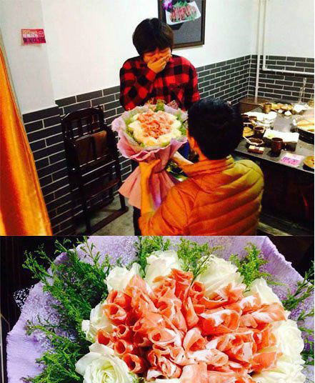 向吃货女票求婚的正确方法综合gif搞笑图片