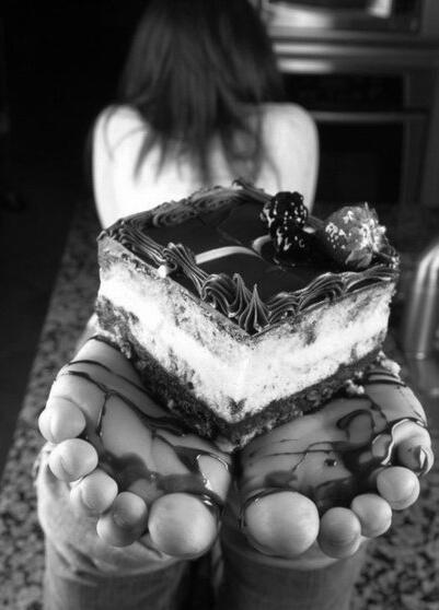 蛋糕留给你们吧，妹子我要了综合gif搞笑图片