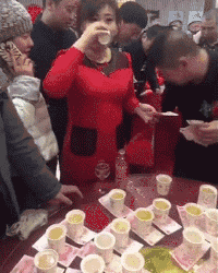 如果是这样的酒桌你会喝多少酒呢？综合gif搞笑图片