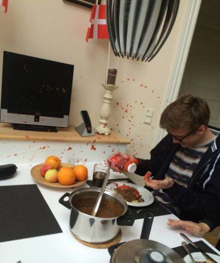 弄个番茄酱而已，怎么跟案发现场一样综合gif搞笑图片