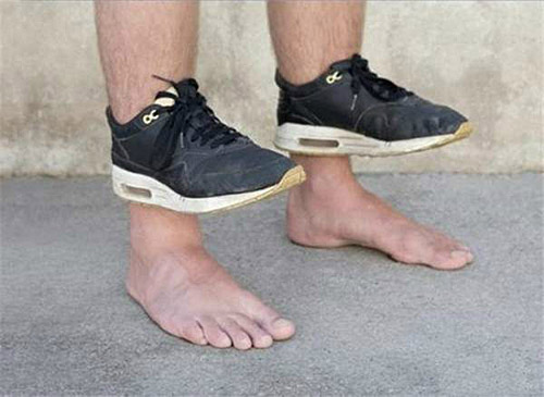 新式运动鞋，让你充分感受大地综合gif搞笑图片