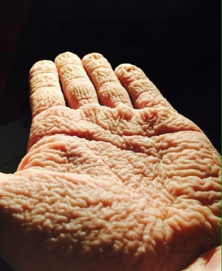 一不小心在浴缸里睡着了...综合gif搞笑图片