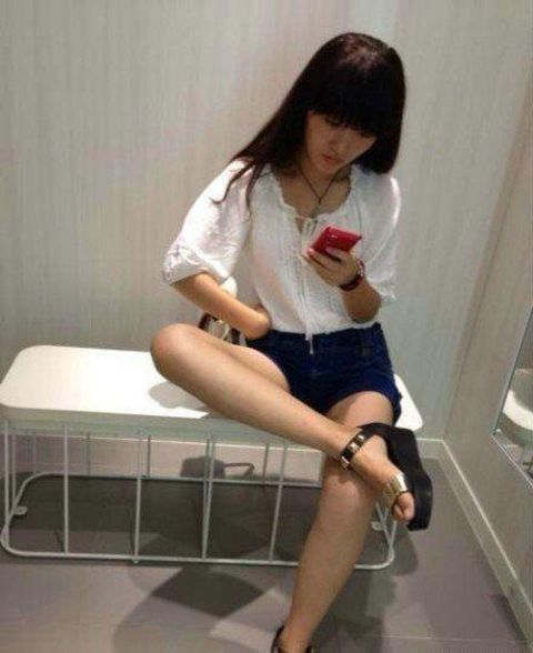 女同事每天的上班姿势，实在不忍直视啊综合gif搞笑图片