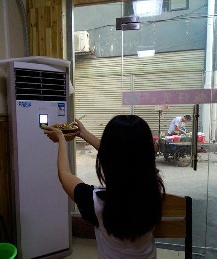 吃个凉面好费劲综合gif搞笑图片