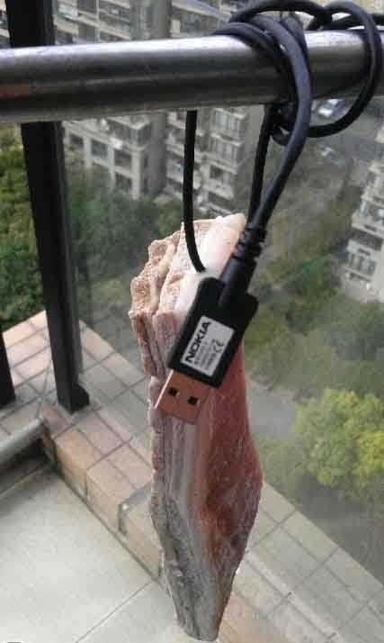 奶奶的思想越来越活跃，怪不得我妹妹找不到数据线综合gif搞笑图片