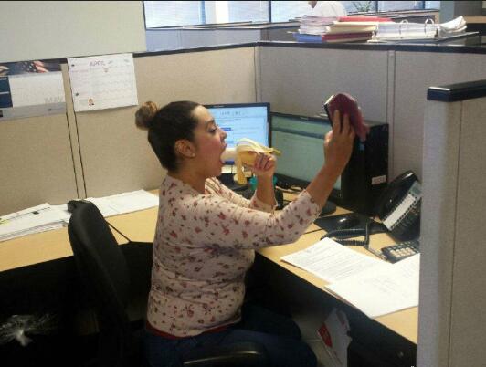 大妈你知道老板已经注意你好久了吗综合gif搞笑图片