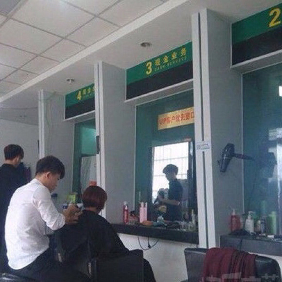现在的理发店业务真广泛啊综合gif搞笑图片