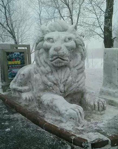 没错就是用雪堆出来的，够霸气~综合gif搞笑图片