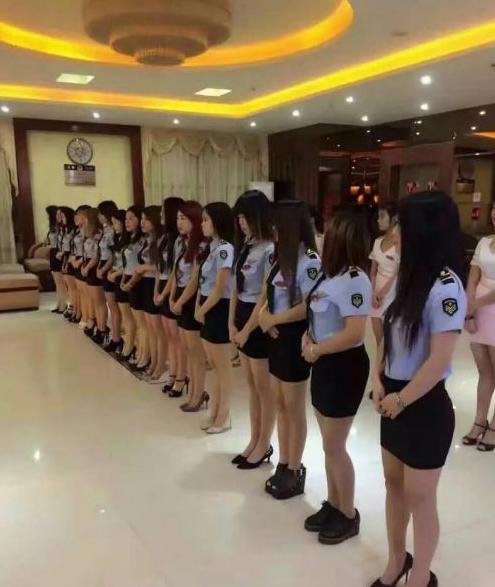 这家酒店生意之所以这么好，是因为一进门就能让客户体验上帝般的享受综合gif搞笑图片