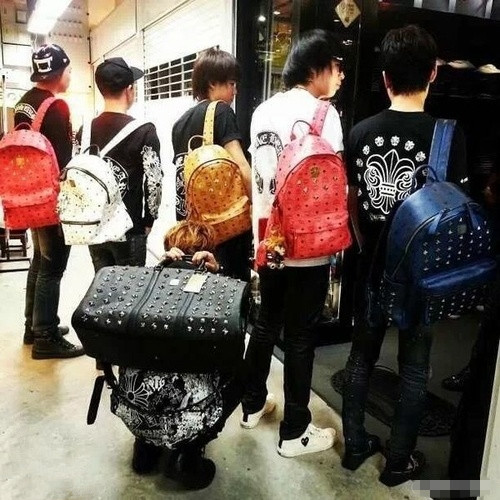 是不是就我一个人特烦背这种包的男生综合gif搞笑图片