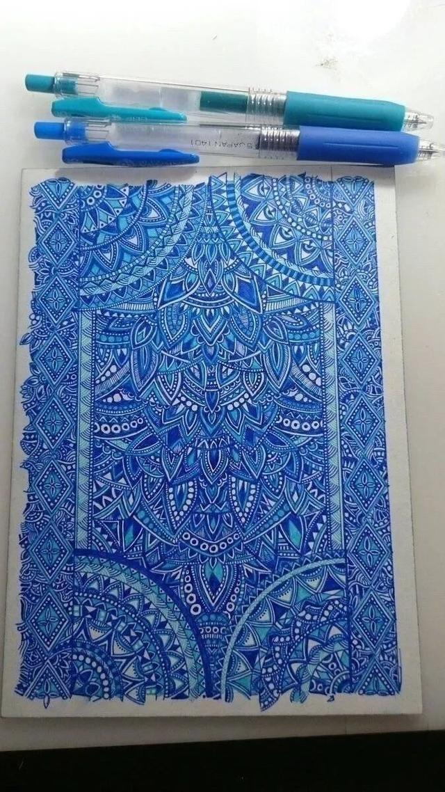 一位妹子用圆珠笔和直尺、圆规画了个扑克背面，给大神跪了综合gif搞笑图片