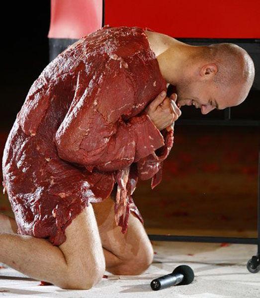 穿头牛在身上综合gif搞笑图片