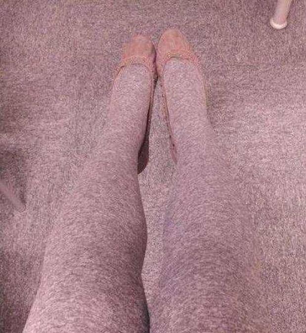 撞衫居然撞到地板来了综合gif搞笑图片