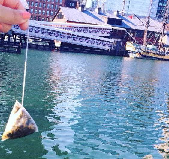 如何做出最正宗的美式茶：把茶包扔进波士顿港口综合gif搞笑图片