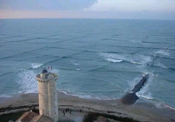 为什么海浪会呈方块状？综合gif搞笑图片