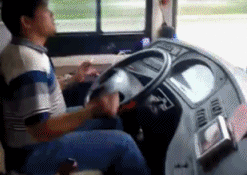 大哥，你的舞蹈很棒，但是咱能不能好好开车？综合gif搞笑图片