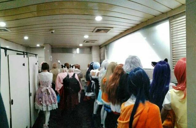 漫展的男厕所综合gif搞笑图片