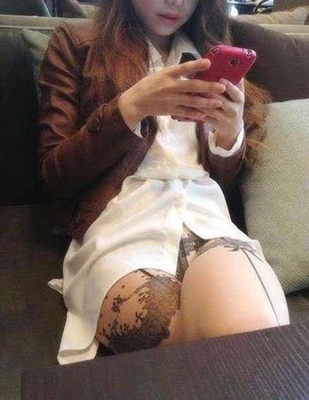 妹纸，你这是丝袜还是画的？综合gif搞笑图片