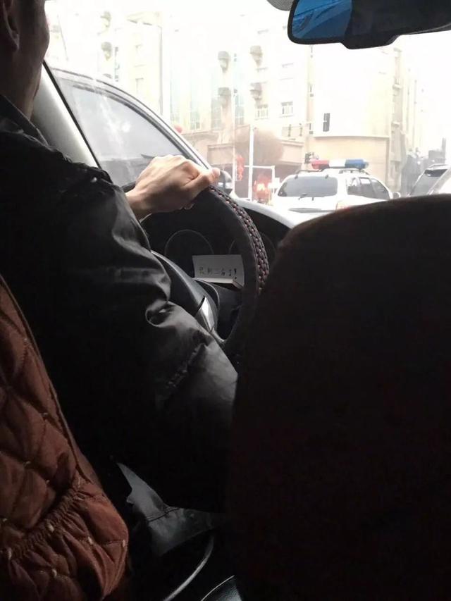 哈哈真是克服路怒症的好方法呢综合gif搞笑图片