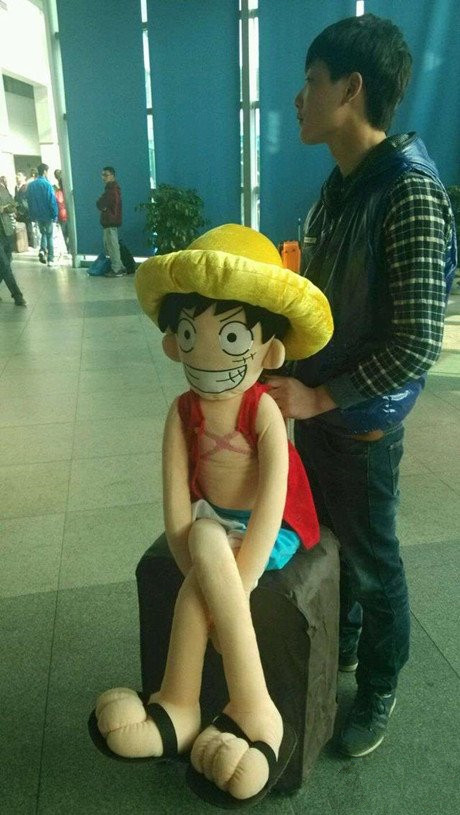 路飞，你这么吊，你老爸老妈可知道？综合gif搞笑图片