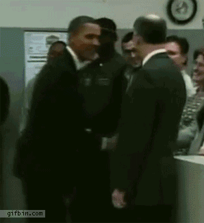 奥巴马跟老友打招呼是这样的综合gif搞笑图片