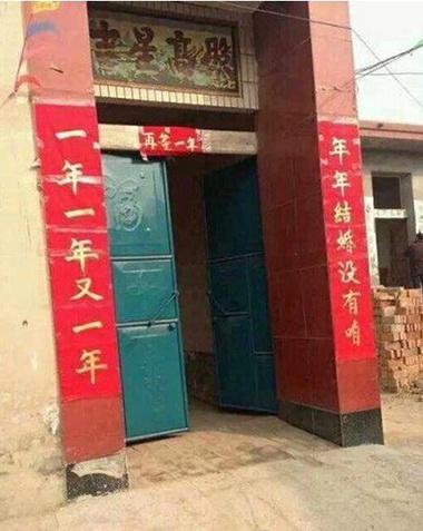 透过这扇大门我深深感受到了主人的心酸综合gif搞笑图片