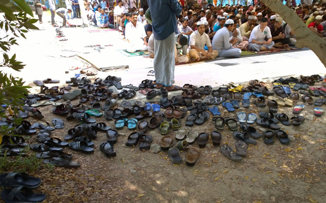 会开完了，能不能找到属于自己的鞋子啊？好担心，好怕怕！综合gif搞笑图片