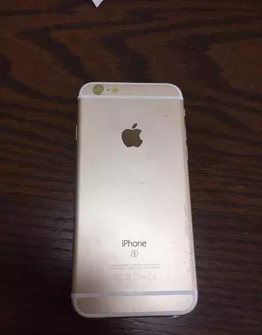 硬核推主找不到好看的手机壳，于是把自己的手机磨成了锃亮的镜面综合gif搞笑图片