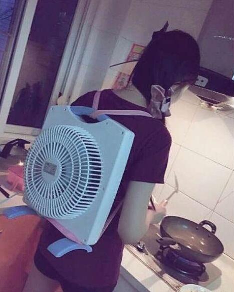 夏天在厨房做饭综合gif搞笑图片