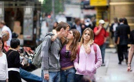 两位悠着点，能不能注意下我的感受嘛综合gif搞笑图片