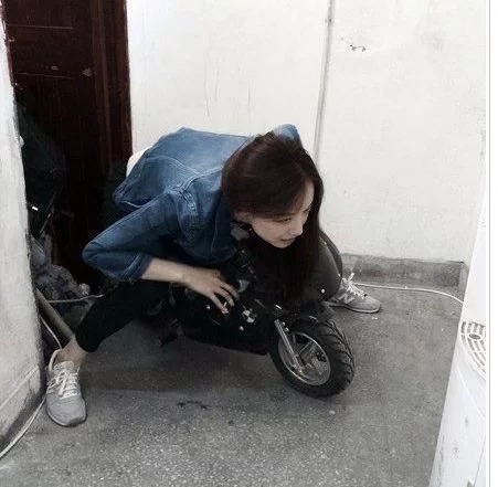 麻烦让一让，姑娘我要出发了综合gif搞笑图片