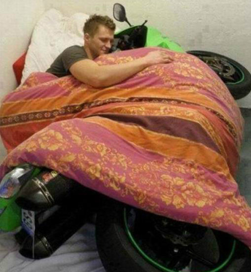 我有一张你和你女朋友睡觉的老照片综合gif搞笑图片