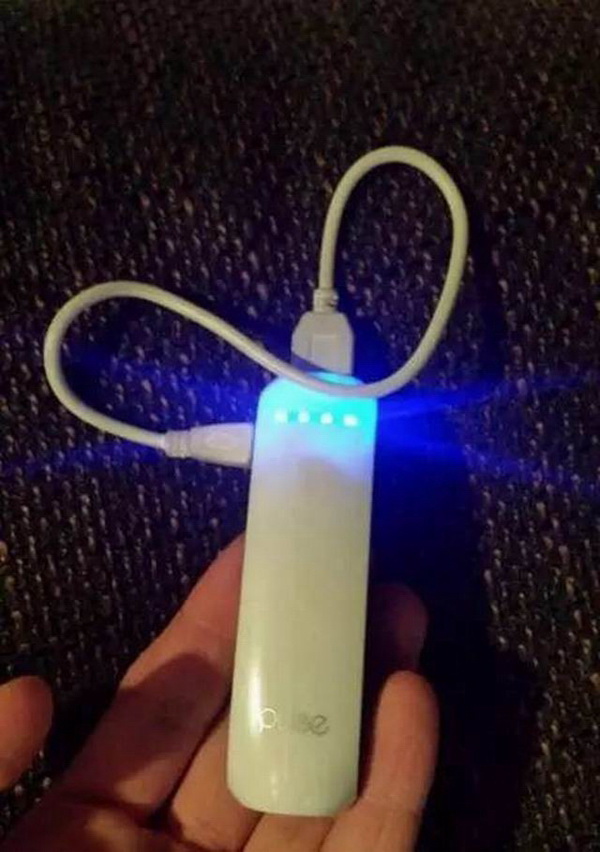 充电宝终于给它自己充电了综合gif搞笑图片