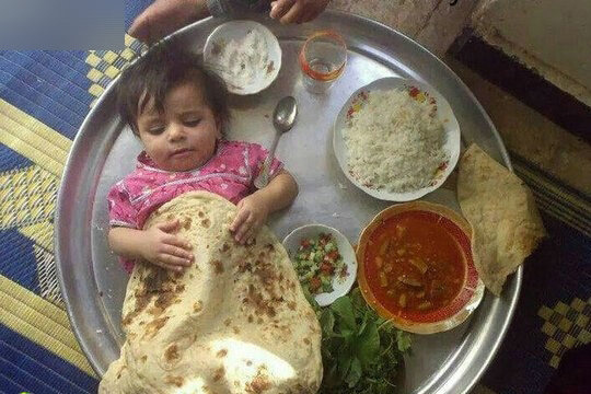 人肉夹馍，开吃了综合gif搞笑图片