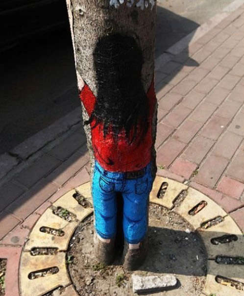 远远看来还真以为是个小孩子植物gif搞笑图片