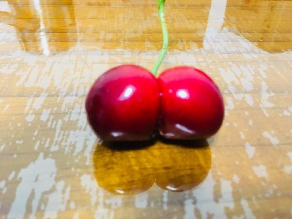 每次买到这种樱桃，就给老公吃了，大补植物gif搞笑图片